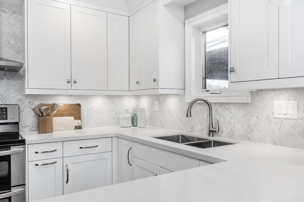 Example of a transitional kitchen design in Toronto