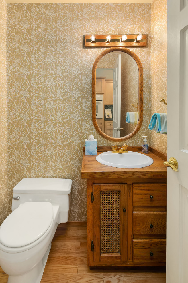 This is an example of a small midcentury bathroom in Seattle.