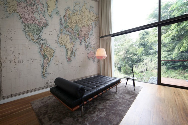 Карты в интерьере