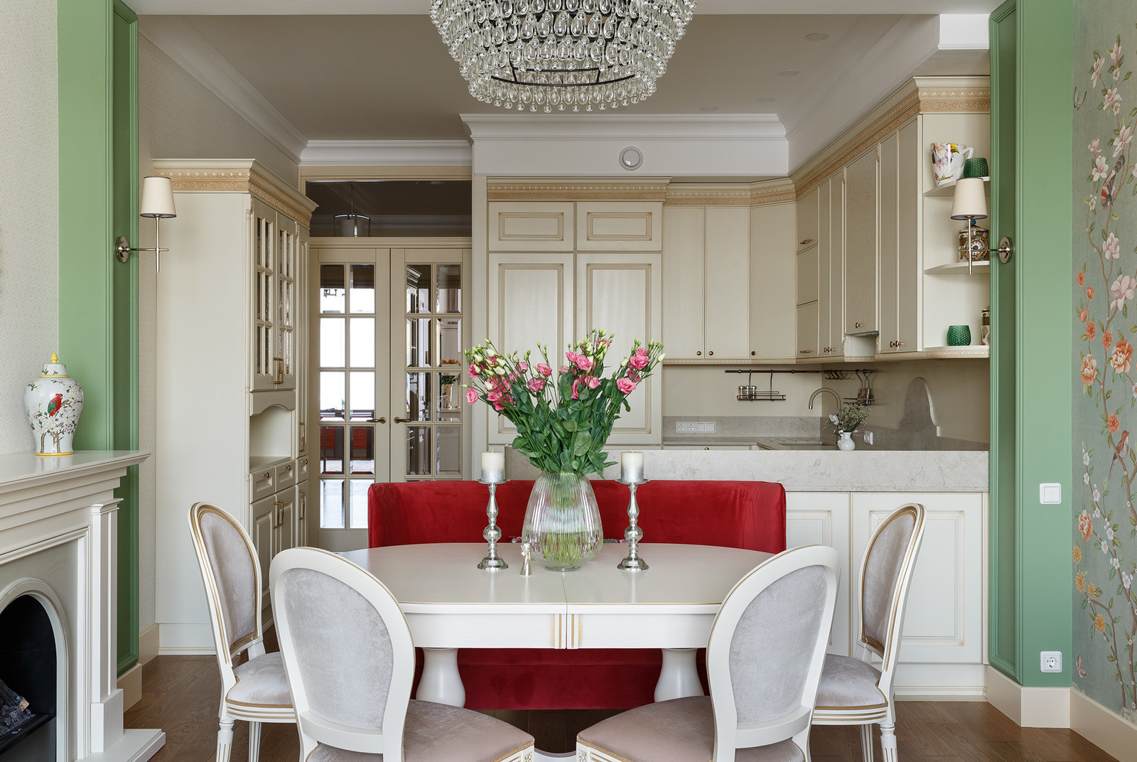 Цветущий сад на Смольном