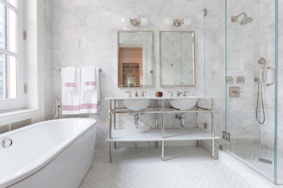 Bathroom - bathroom idea in New York