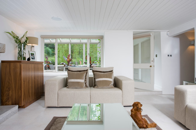 River side  house. lantlig-vardagsrum