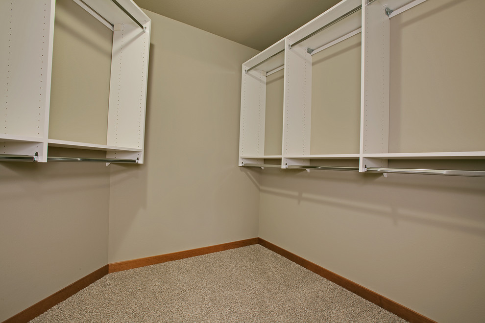 Example of a closet design in Seattle
