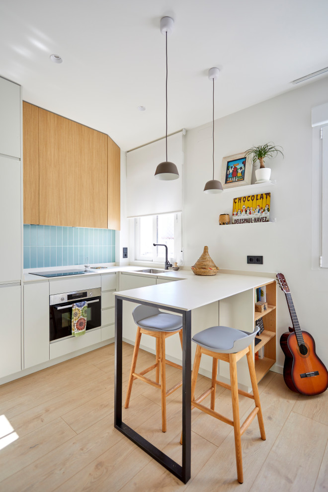 Kitchen - contemporary kitchen idea in Madrid