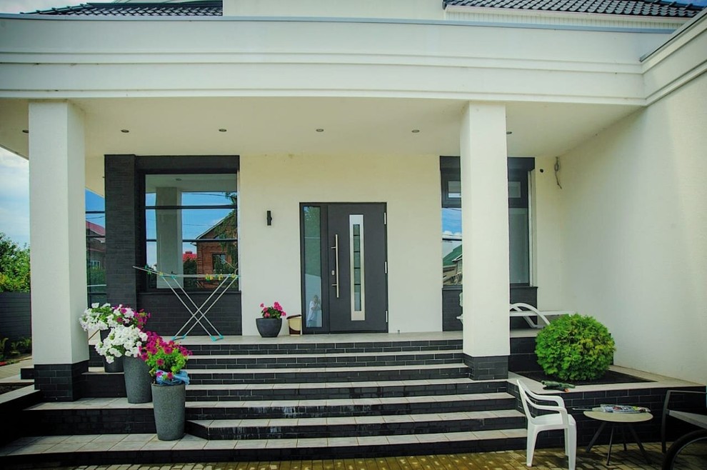 Секционные гаражные ворота и входные двери