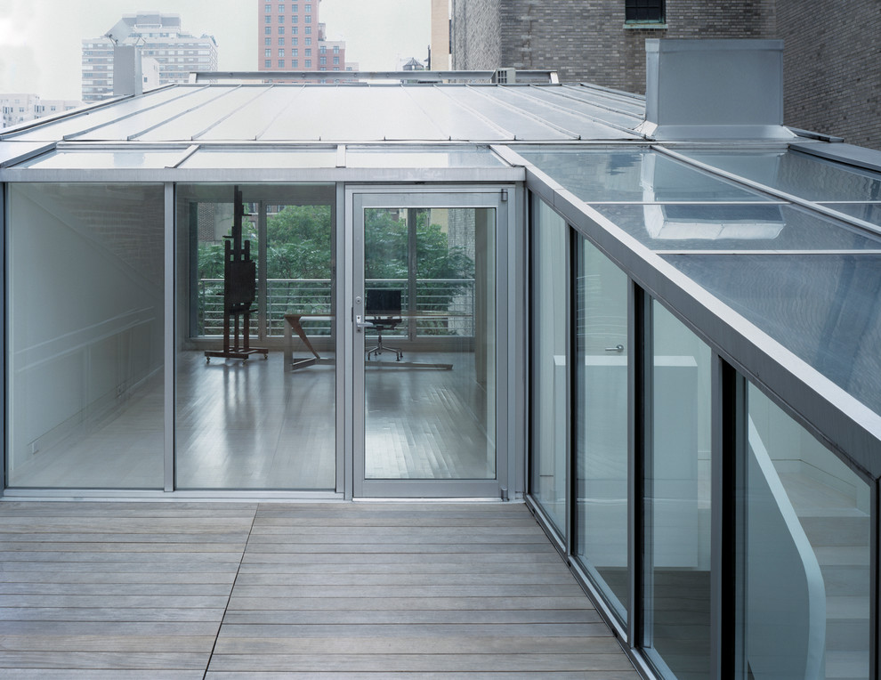 Photo of a modern patio in New York.