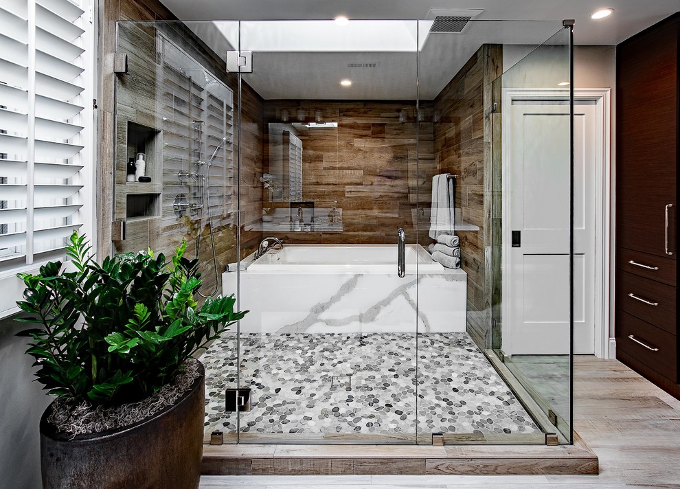 Inspiration for a transitional home design remodel in Orange County