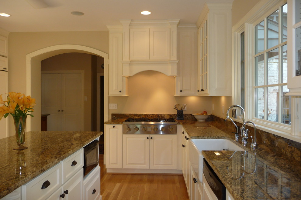 Design ideas for a large traditional kitchen in Richmond with light hardwood floors.