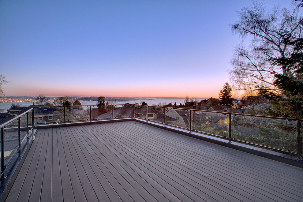 Deck - modern deck idea in Seattle