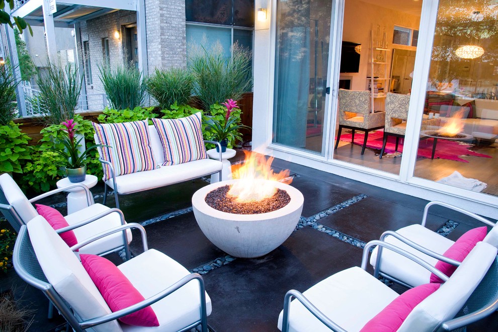 This is an example of a contemporary patio in Denver.
