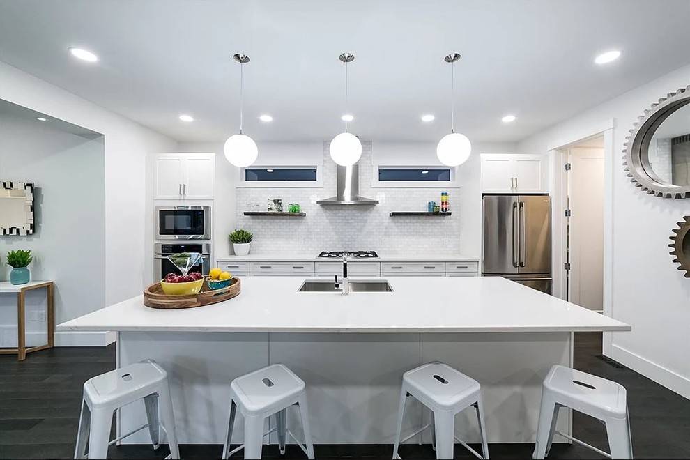 Kitchen - transitional kitchen idea in Edmonton