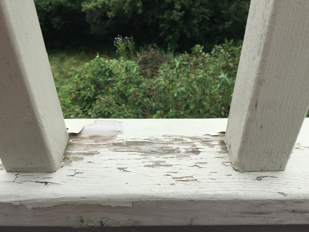 Deck railing peeling.