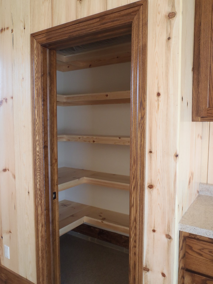 Design ideas for a country storage and wardrobe in Milwaukee.