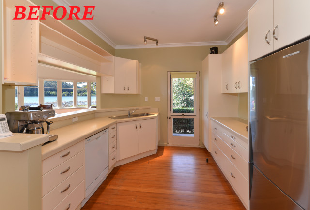 Kitchen prior to renovation 