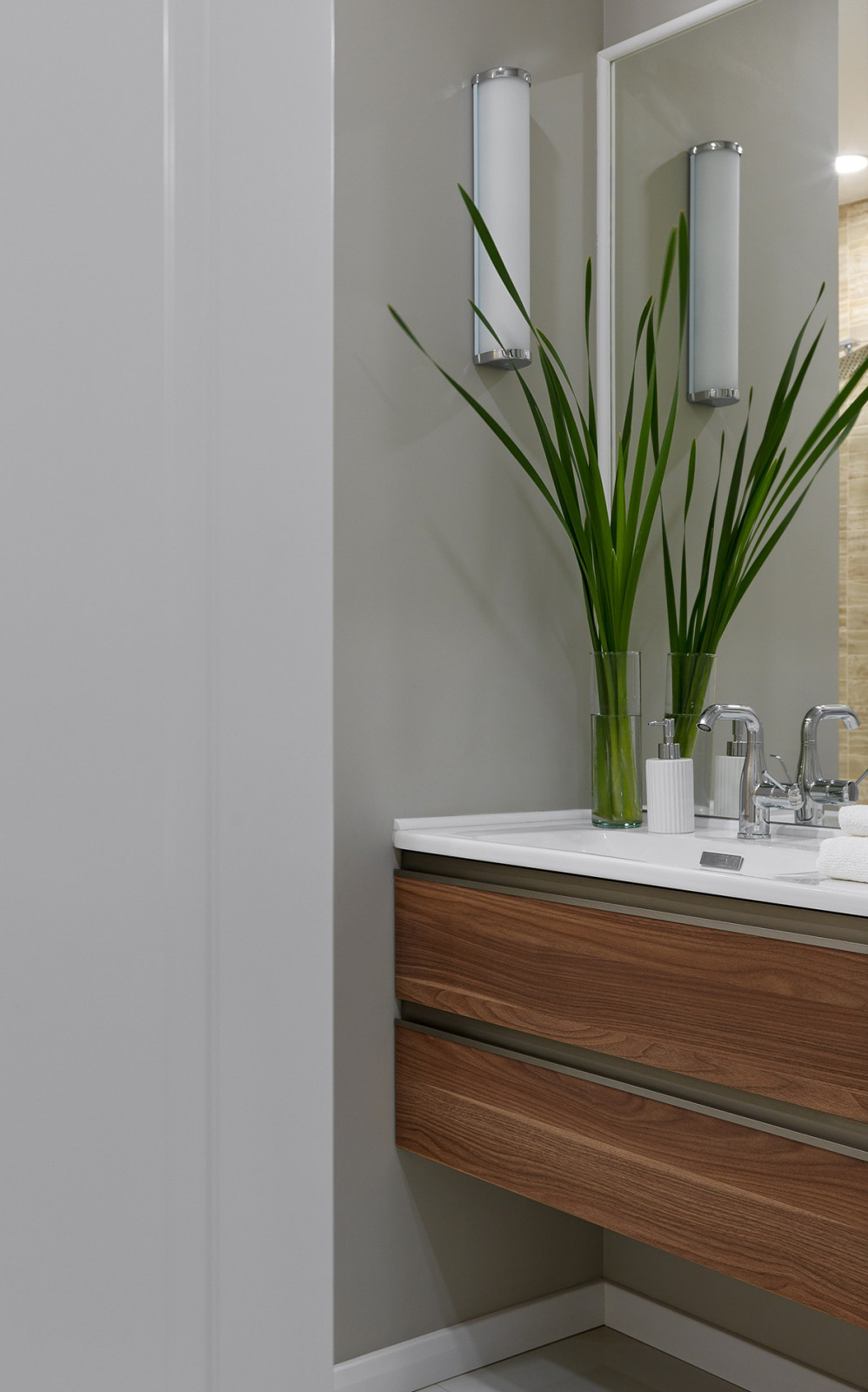 Arartment in Saint-Petersburg by TaupeHome