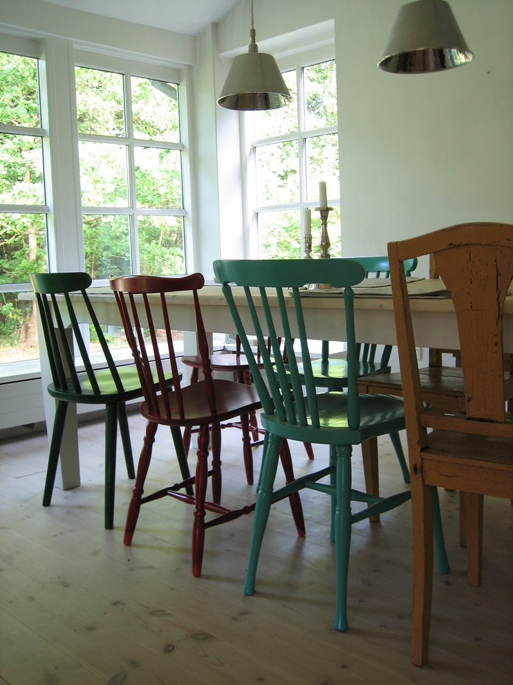 This is an example of a country dining room in Aarhus.