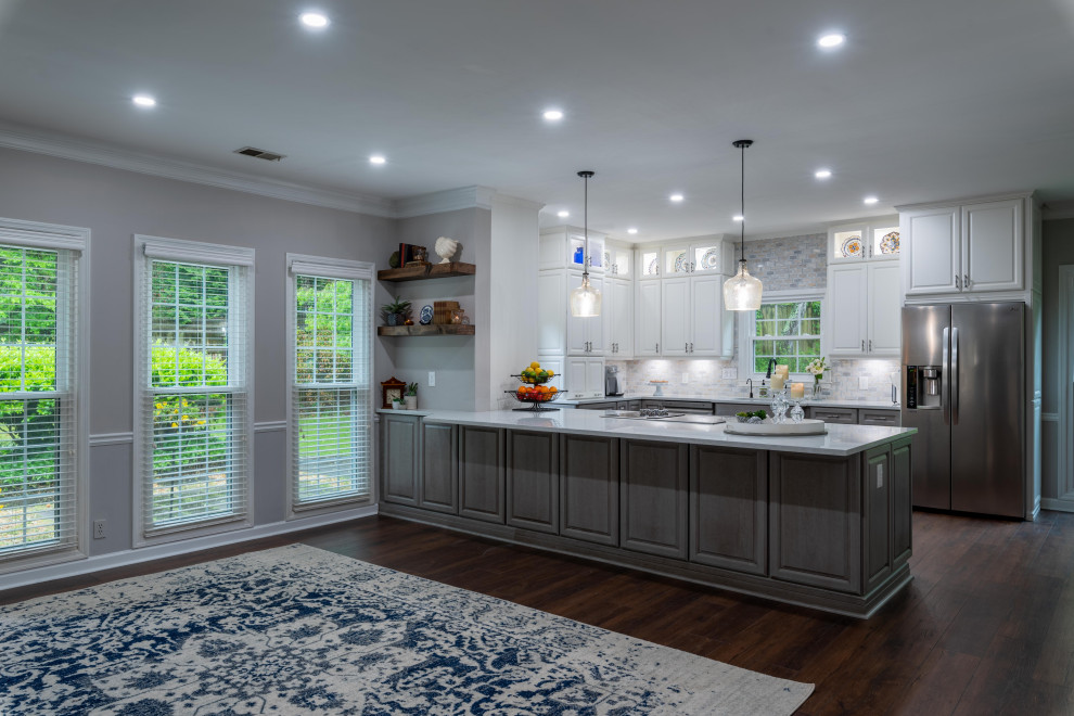 Inspiration for a transitional home design remodel in Atlanta