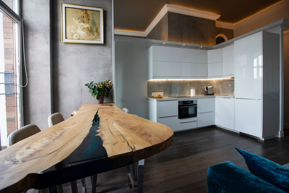 Студия с высокими потолками