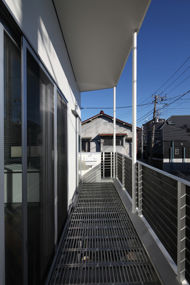 Inspiration for a contemporary deck in Osaka.