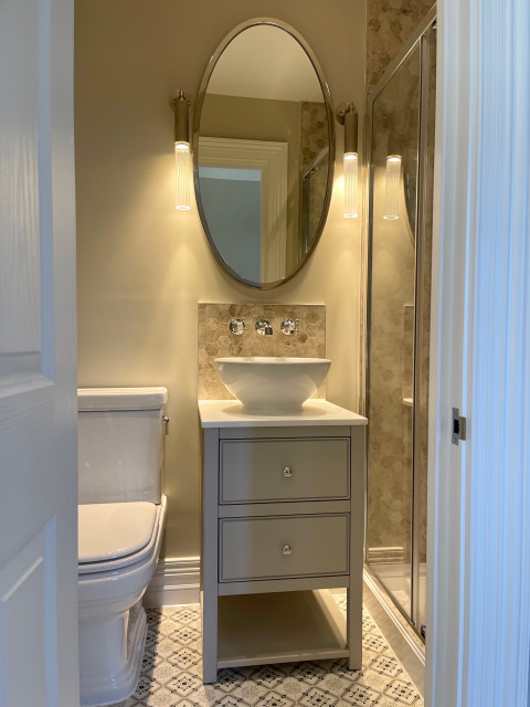 Traditional en-suite traditional-bathroom