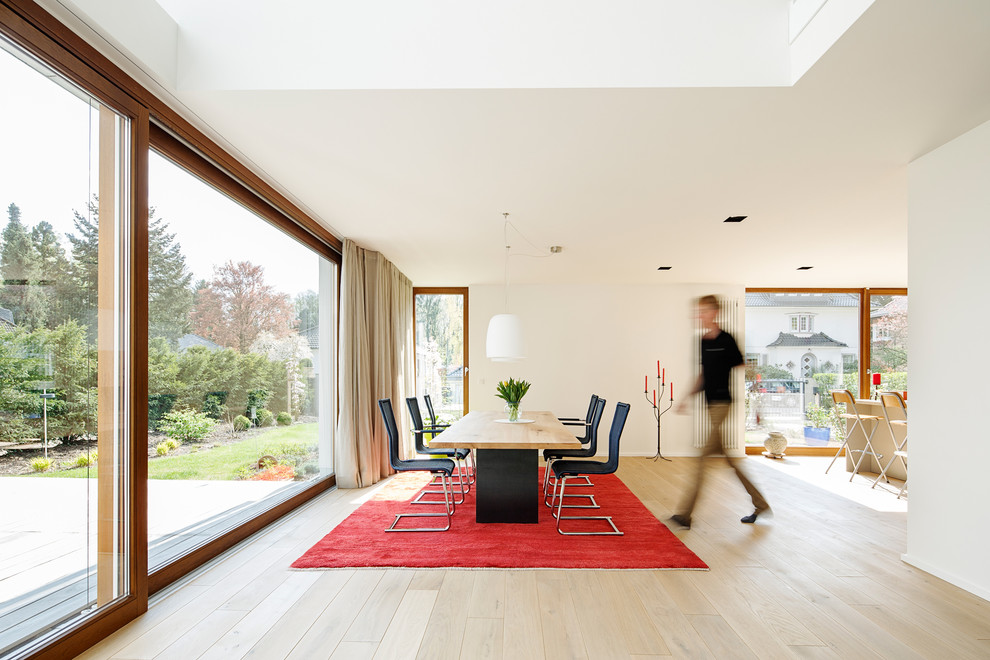 Inspiration for a modern home design remodel in Cologne