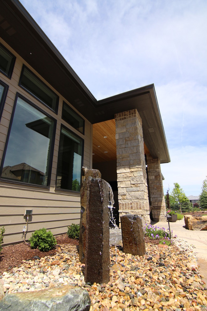 Example of a mountain style entryway design in Omaha