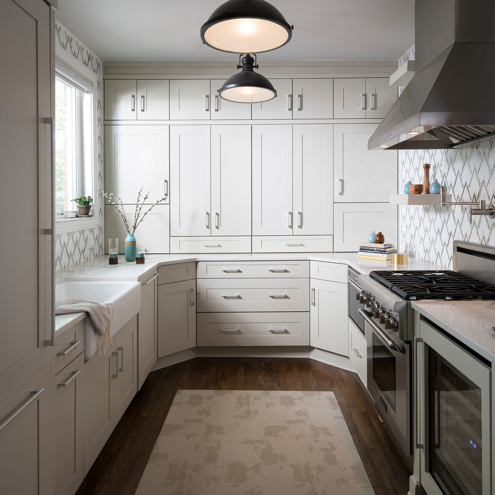 Design ideas for a large contemporary u-shaped eat-in kitchen in New York with a farmhouse sink, shaker cabinets, grey cabinets, quartz benchtops, multi-coloured splashback, mirror splashback, stainless steel appliances, dark hardwood floors, a peninsula and brown floor.