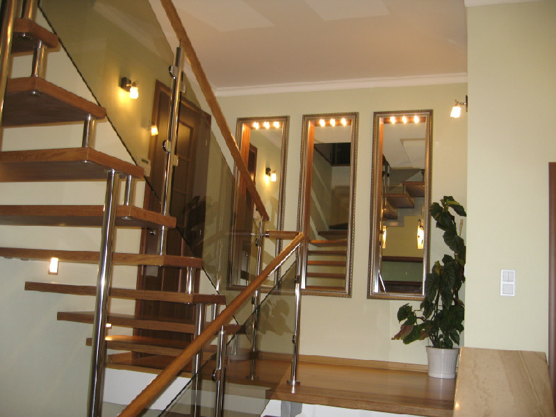 Гостиная и лестничный холл