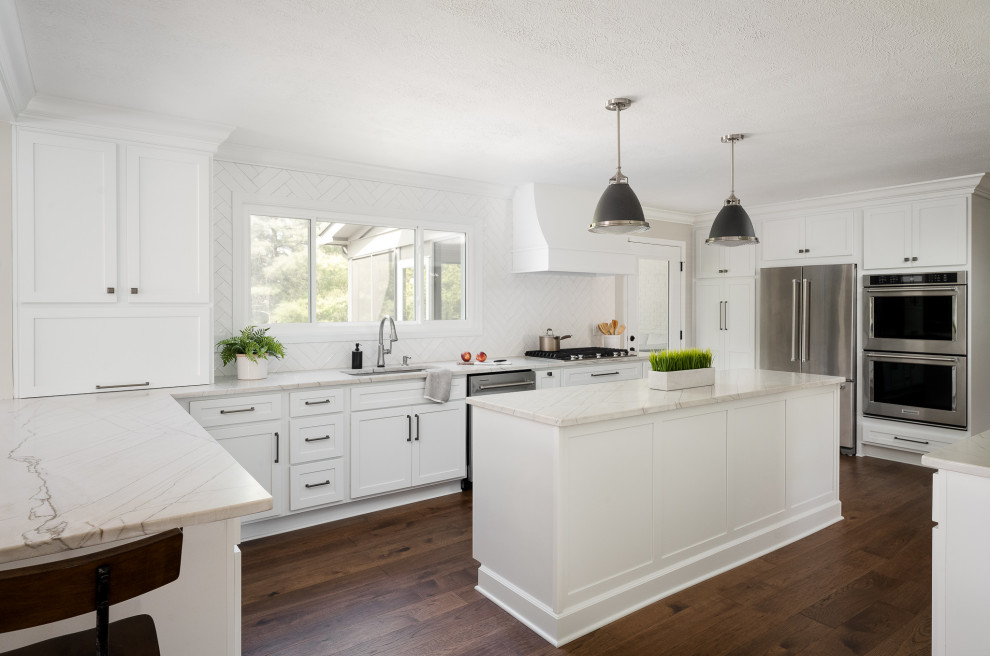 Example of a transitional kitchen design in Indianapolis