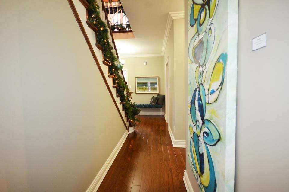 Transitional home design photo in Toronto