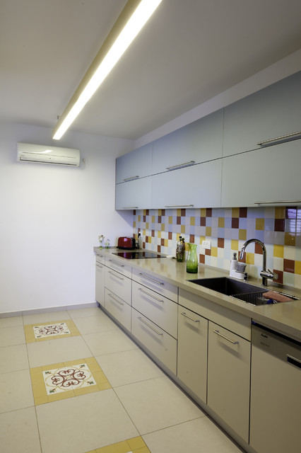 Apartment in Tel Aviv - Afeka | Photographer: Avishai Finkelstein modern-kitchen