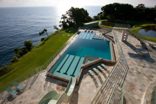 Exempel på en mycket stor modern pool
