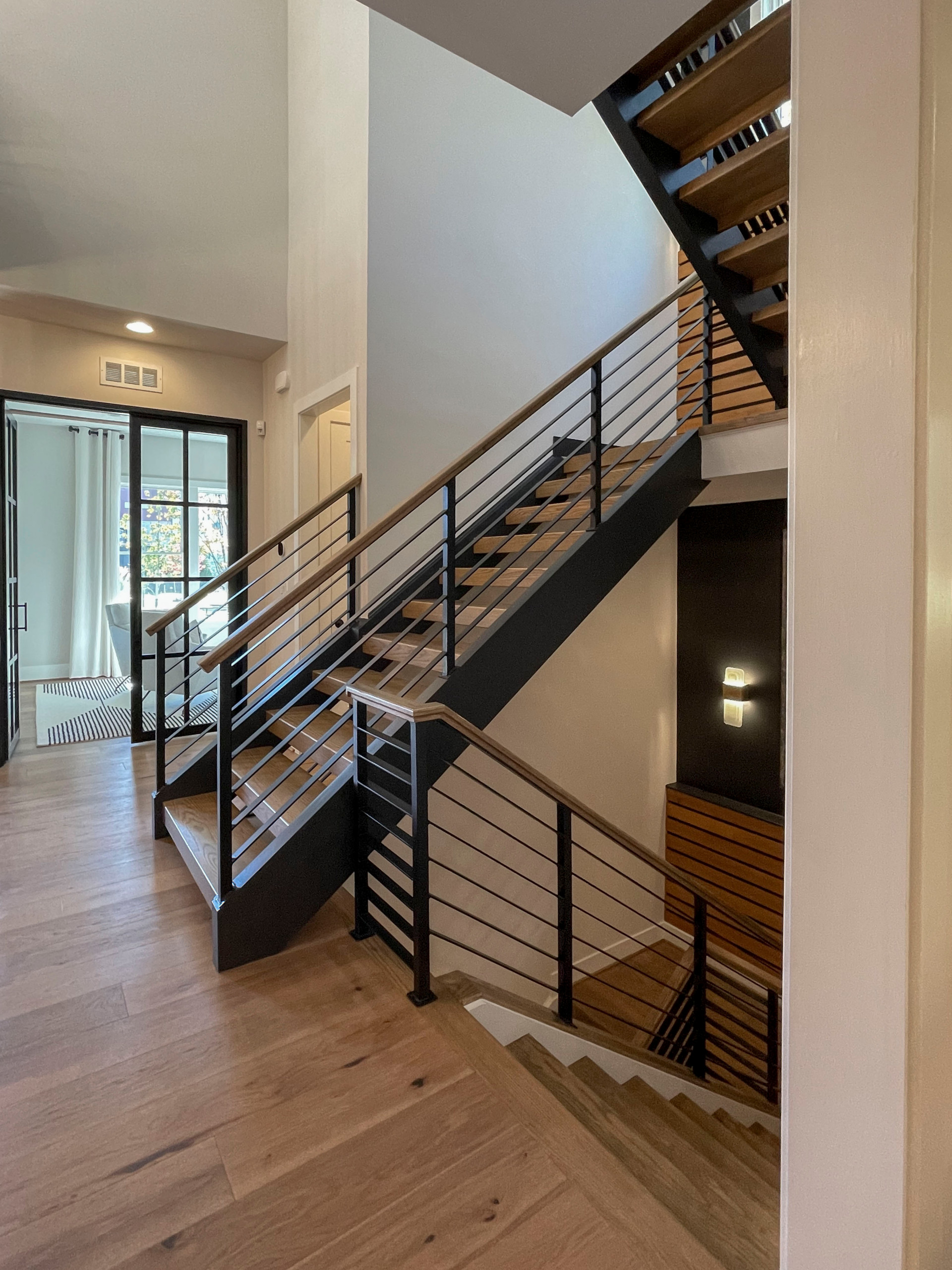 113_Floating Straight- Stringers with No Risers in Contemporary Home, Bethesda M
