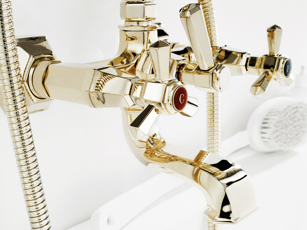 Фабрики B&C International