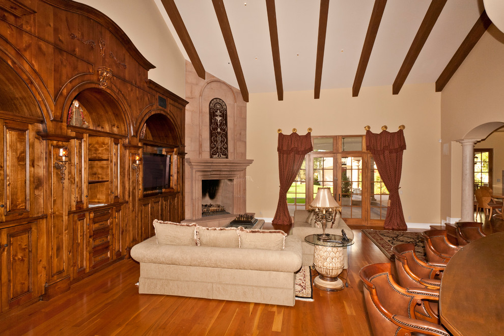 Example of a transitional home design design in Phoenix