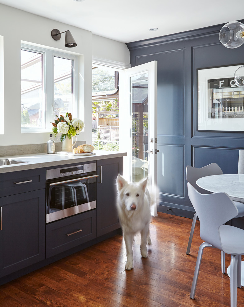Example of a transitional home design design in Toronto