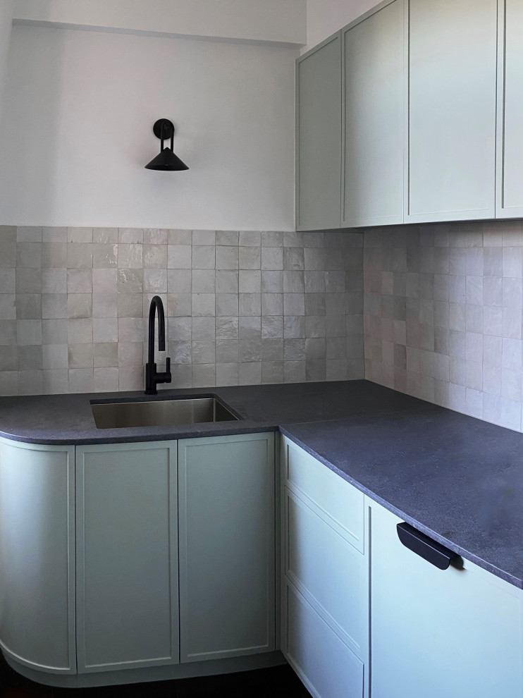 Photo of a midcentury kitchen in Sydney.