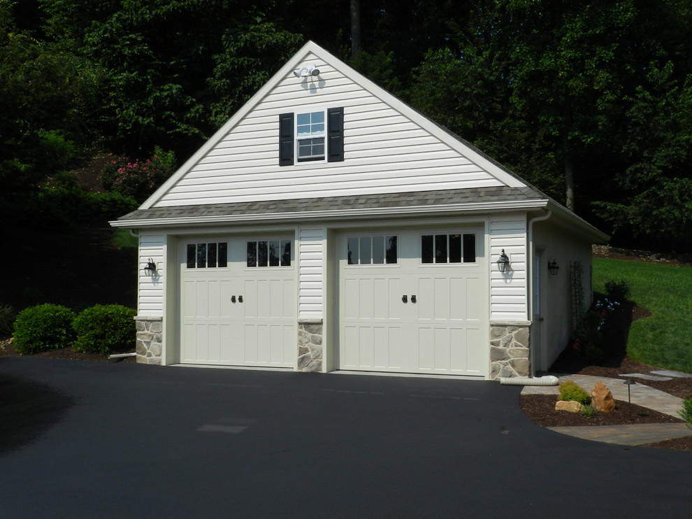 Design ideas for a large traditional detached two-car garage in Philadelphia.