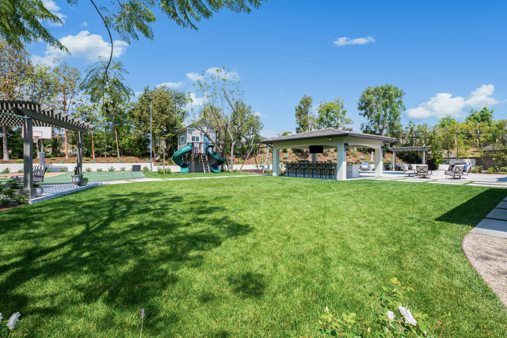 Design ideas for a transitional landscaping in Orange County.