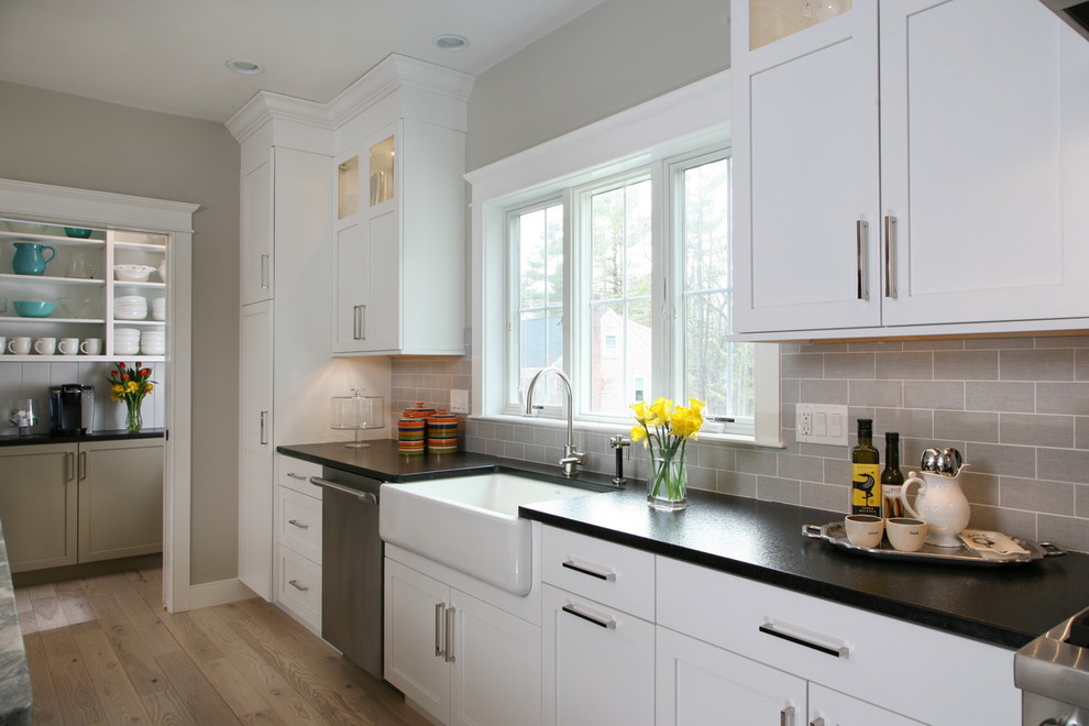Kitchen - transitional kitchen idea in Boston