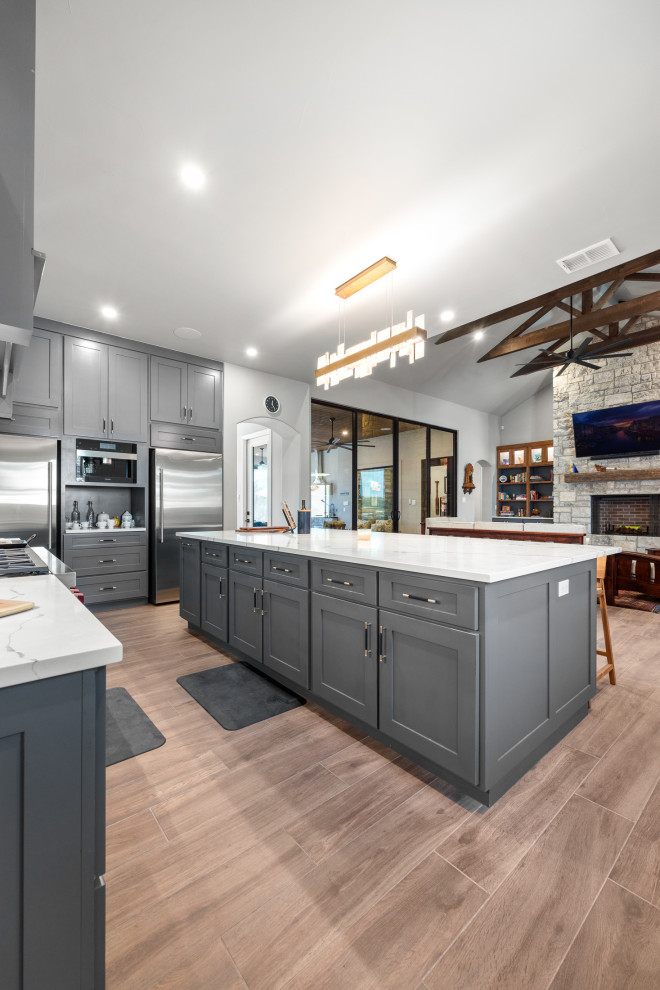 Transitional kitchen photo in Austin