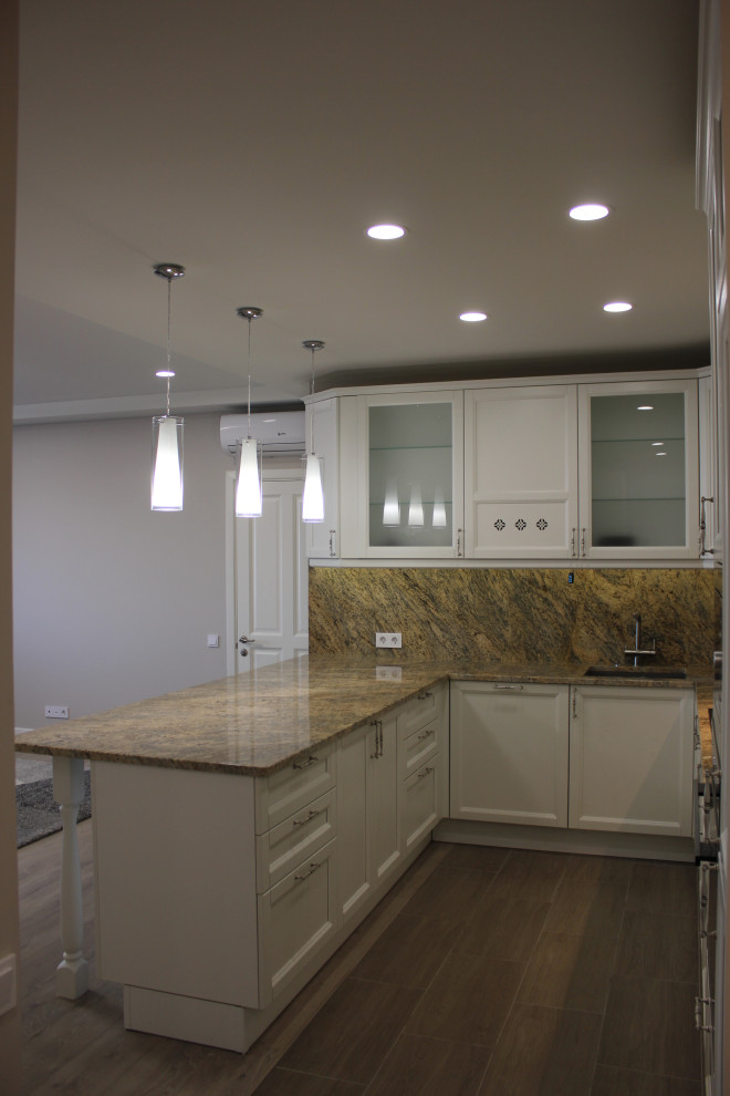 кухня со столешницей из гранита