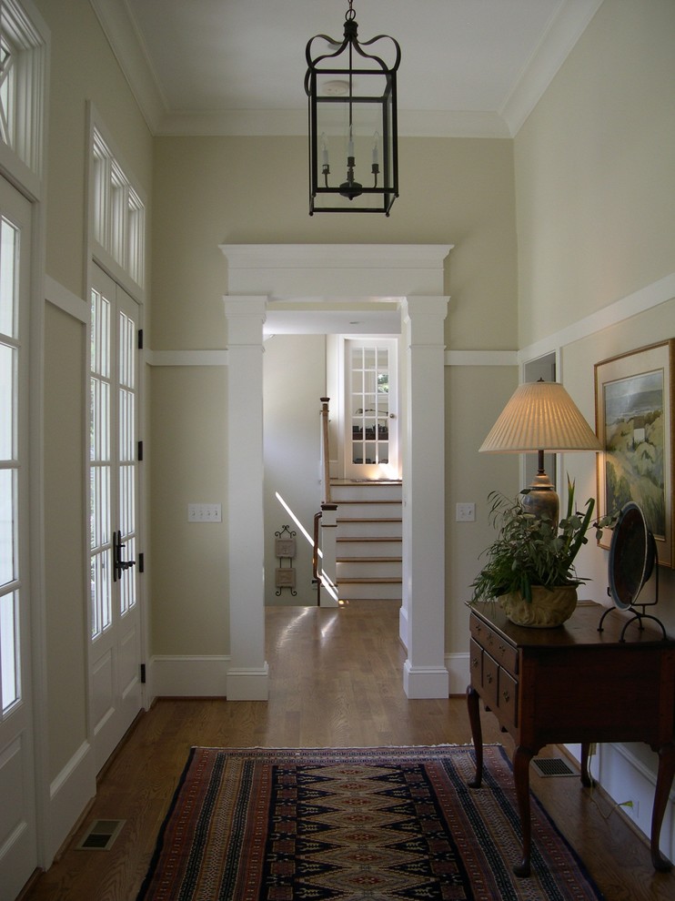 Inspiration for a traditional entryway in Bridgeport.
