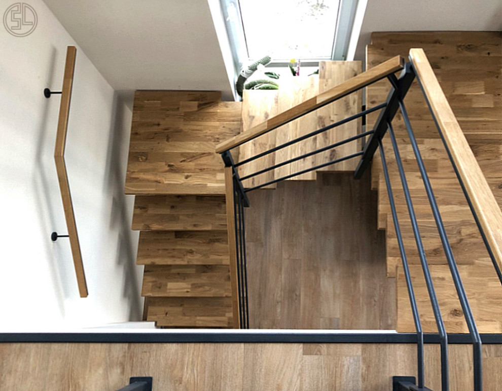 Деревянная лестница на монокосоуре