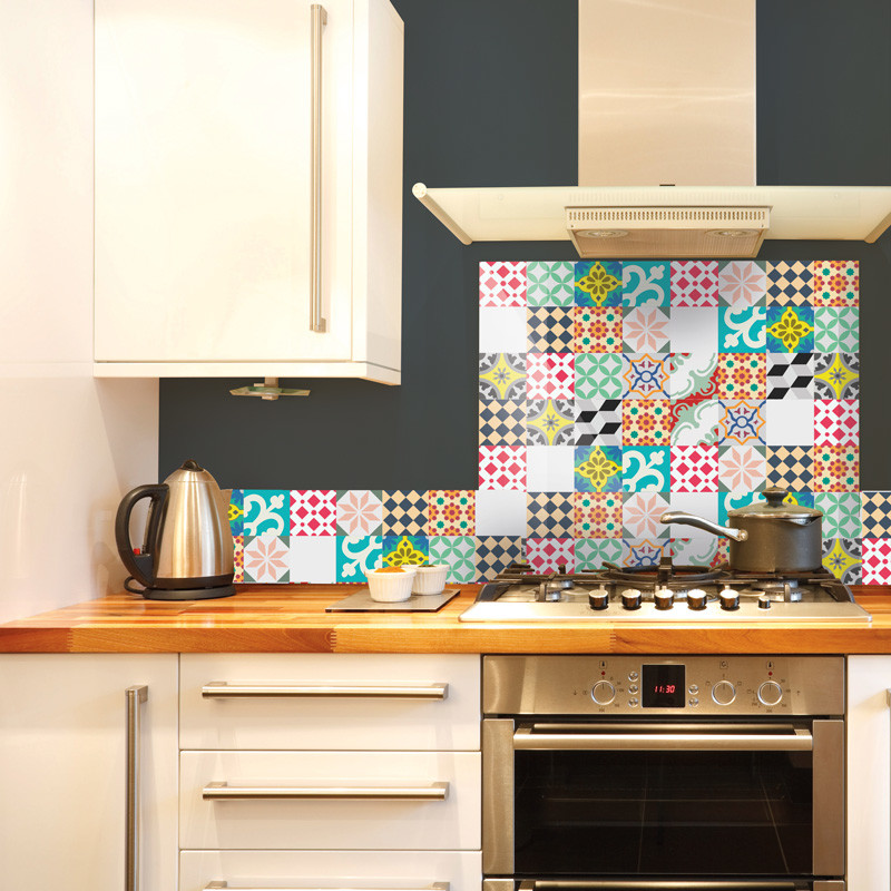 Inspiration for a midcentury kitchen in Bordeaux with multi-coloured splashback.