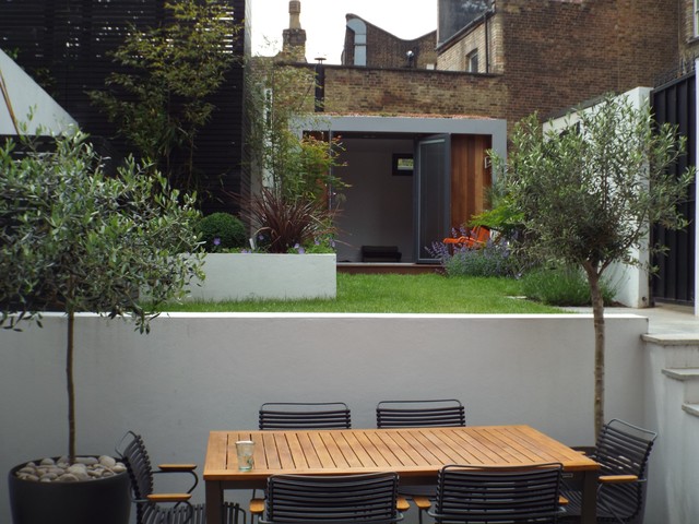 Chic City Garden contemporary-garden