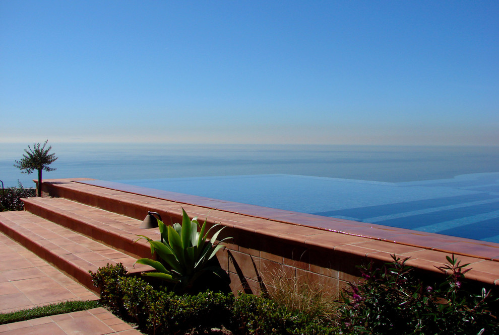 Design ideas for a mediterranean infinity pool in Los Angeles.