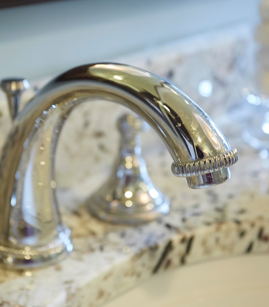 Inspiration for a transitional bathroom remodel in Chicago