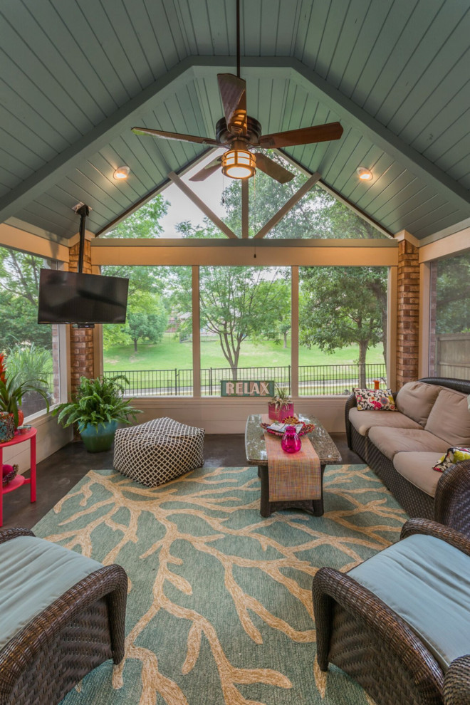 Mid-sized traditional sunroom in Dallas with concrete floors, no fireplace and a standard ceiling.