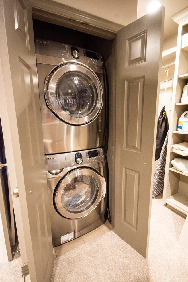 This is an example of a contemporary laundry room in Dallas.